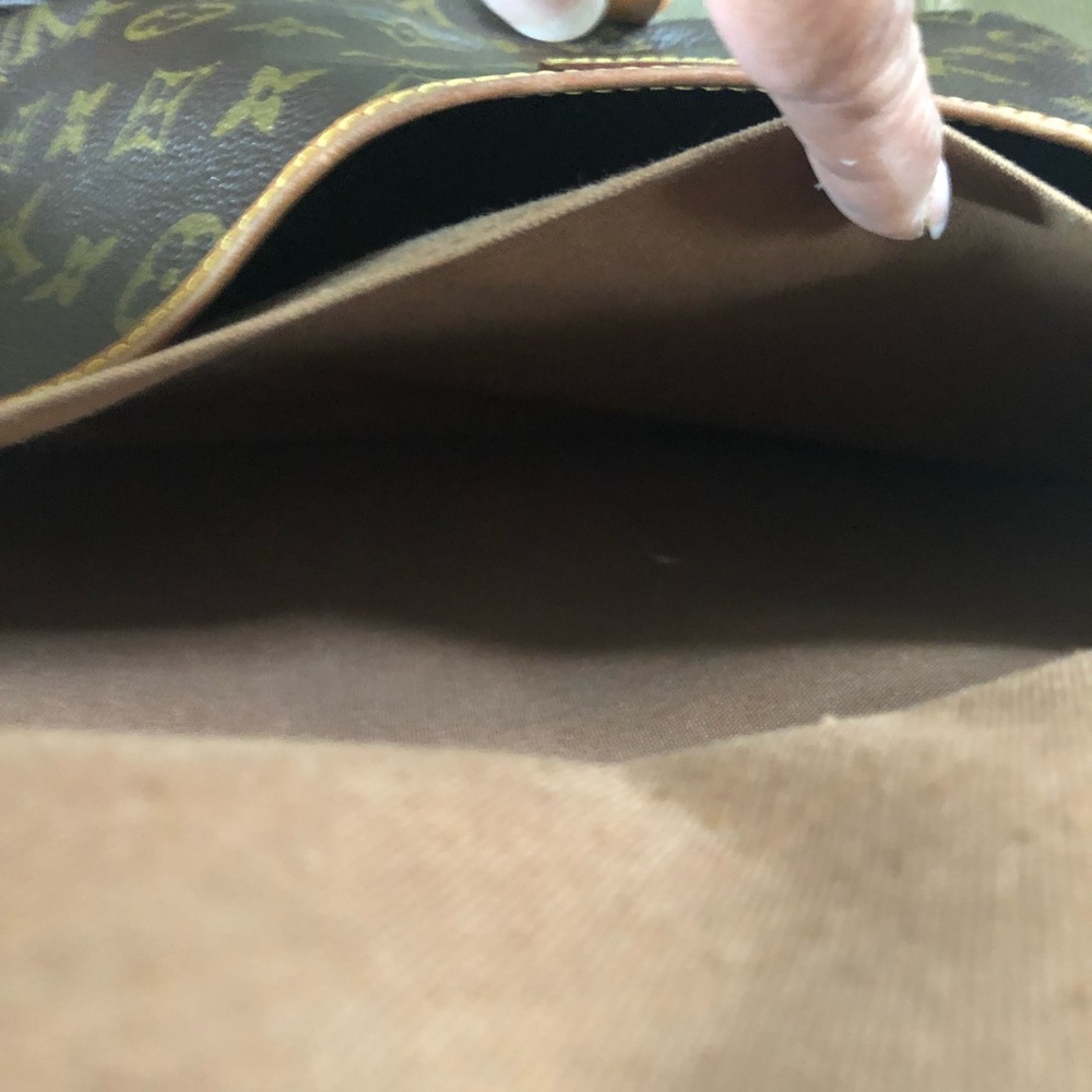 Authentic Louis Vuitton - Picture 6 of 8
